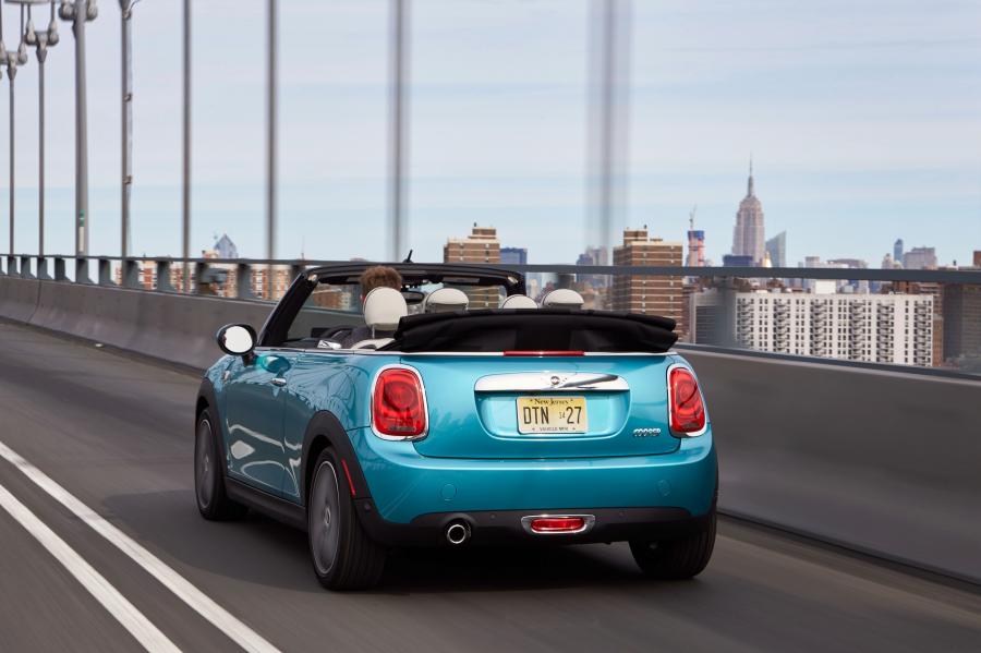 Mini Cooper Cabrio 2016 года  (US) (фото 4 из 26)